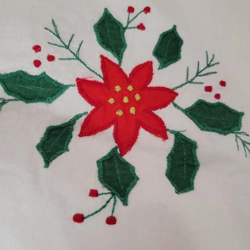 Vintage Christmas Table Runner applique Embroidered Poinsettia Scalloped Edge
